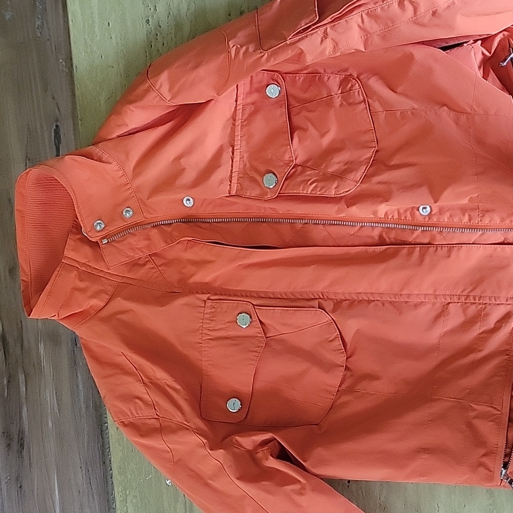 This Lauren Ralph Lauren midweight jacket is absolutely to die for.